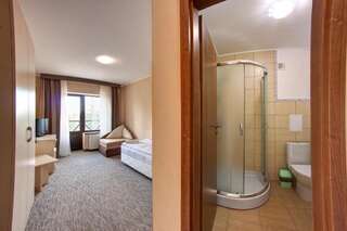 Отель Skilandhouse Яблуниця Яблоница Двухместный номер с 1 кроватью или 2 отдельными кроватями и балконом-15